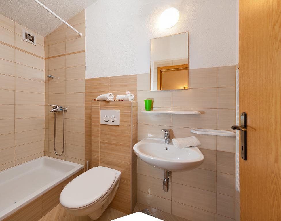 Apartments Mande And Kate Baska Voda Room photo